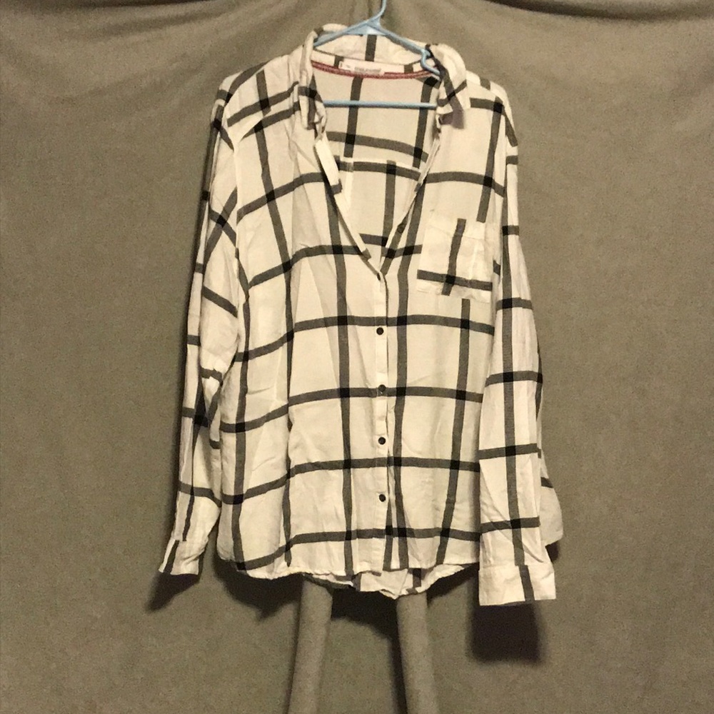 Maurice’s plaid long sleeve shirt